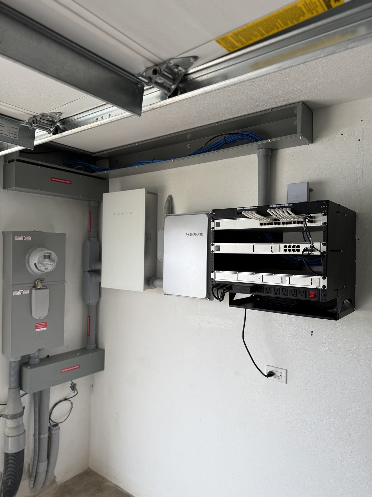 Wall-mounted UniFi rack, switches and gateway - clean install